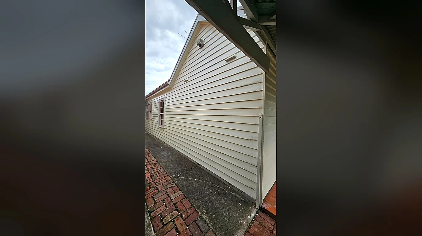 Crisp freshly painted satin weatherboard exterior by Shreeji Painting